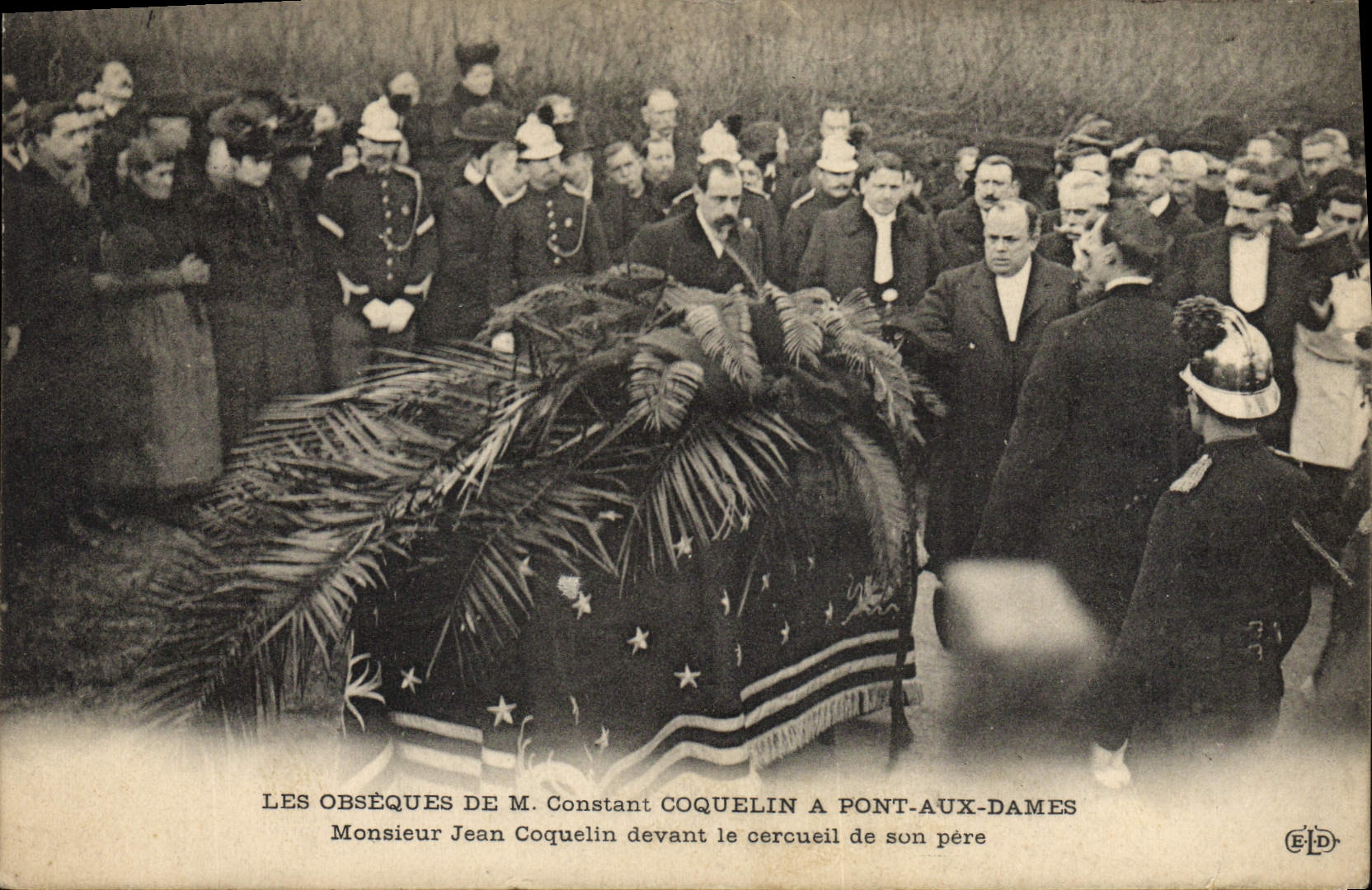 Vintage Postcard Mort Funeral funerals of Mr. Constant Coquelin has Pont with the Ladies