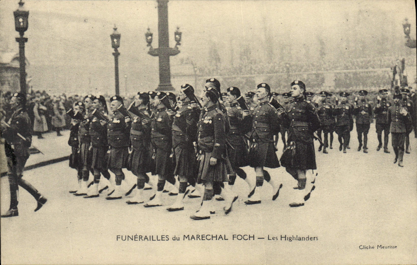 CPA Mort Funerailles du Marechal Foch Les Highlanders