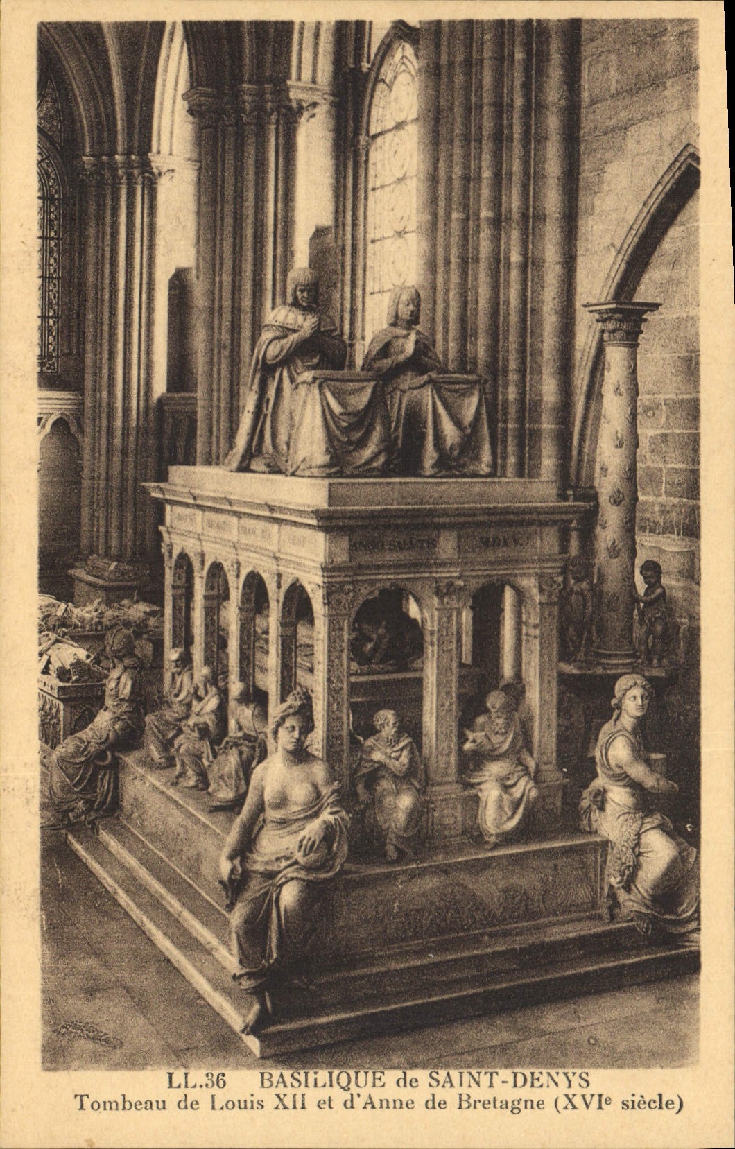 CPA Mort Basilique de Saint Denis Tombeau de Louis XII et d'Anne de Bretagne