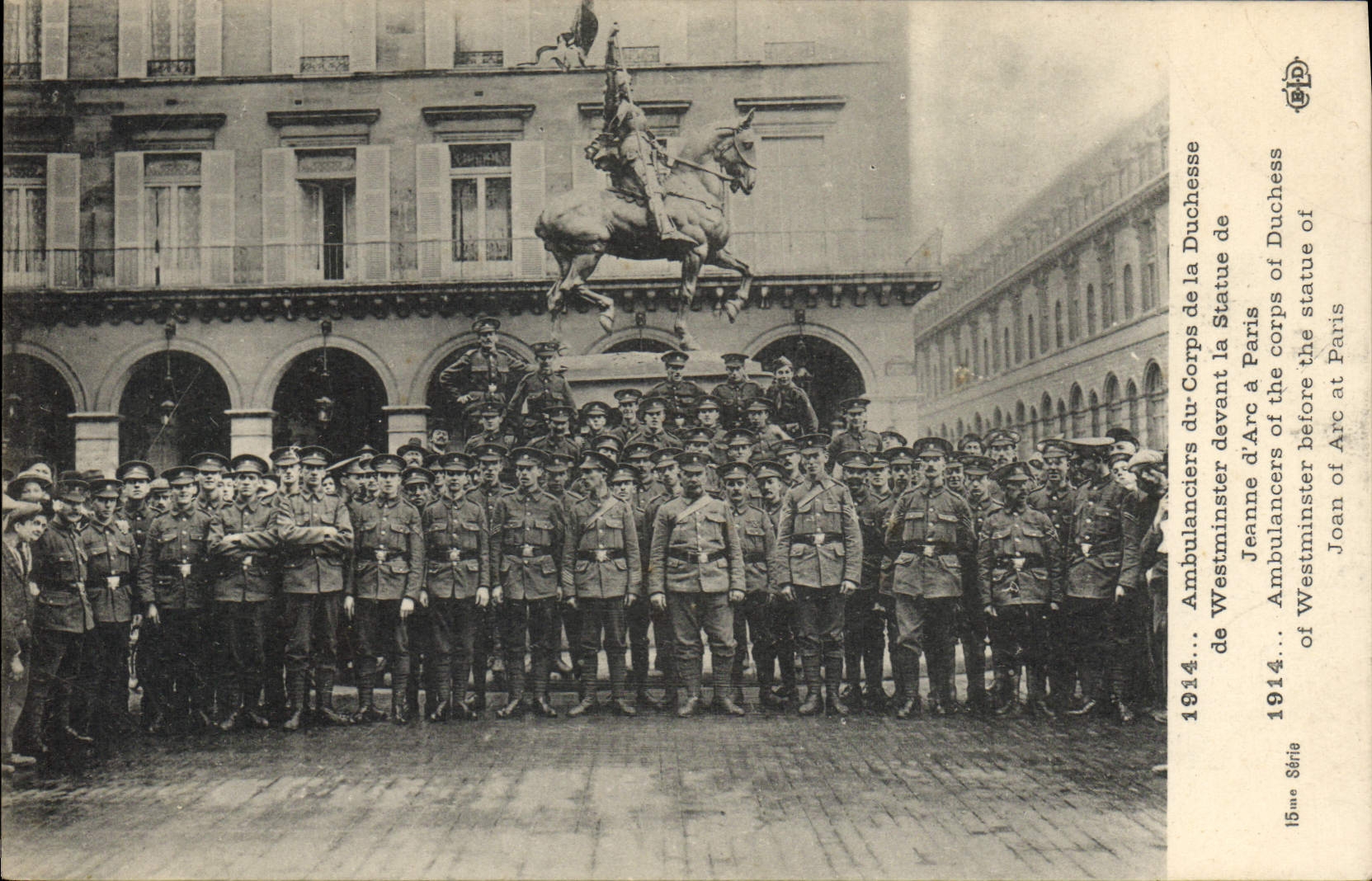 Postal Salud Militaria Ambulancieros del Cuerpo de la Duquesa de Westminster delante de la estatua de Juana de Arco en París