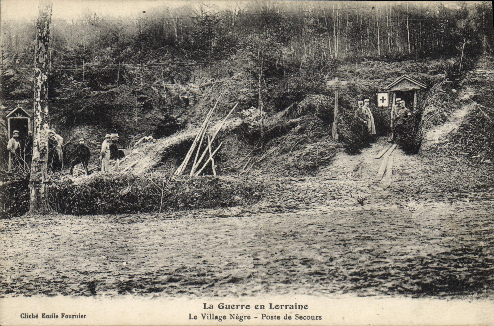 CPA Sante Militaria La guerre en Lorraine Le village negre Poste de secours