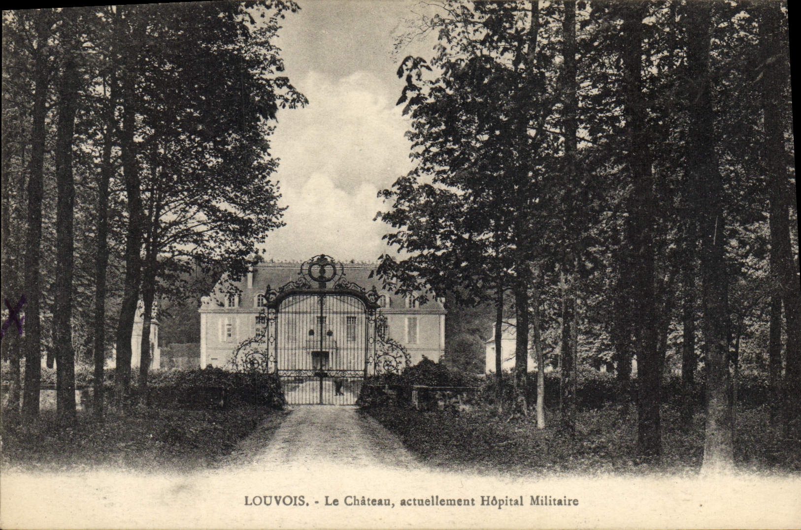 CPA Sante Militaria Louvois le chateau actuellement Hopital Militaire