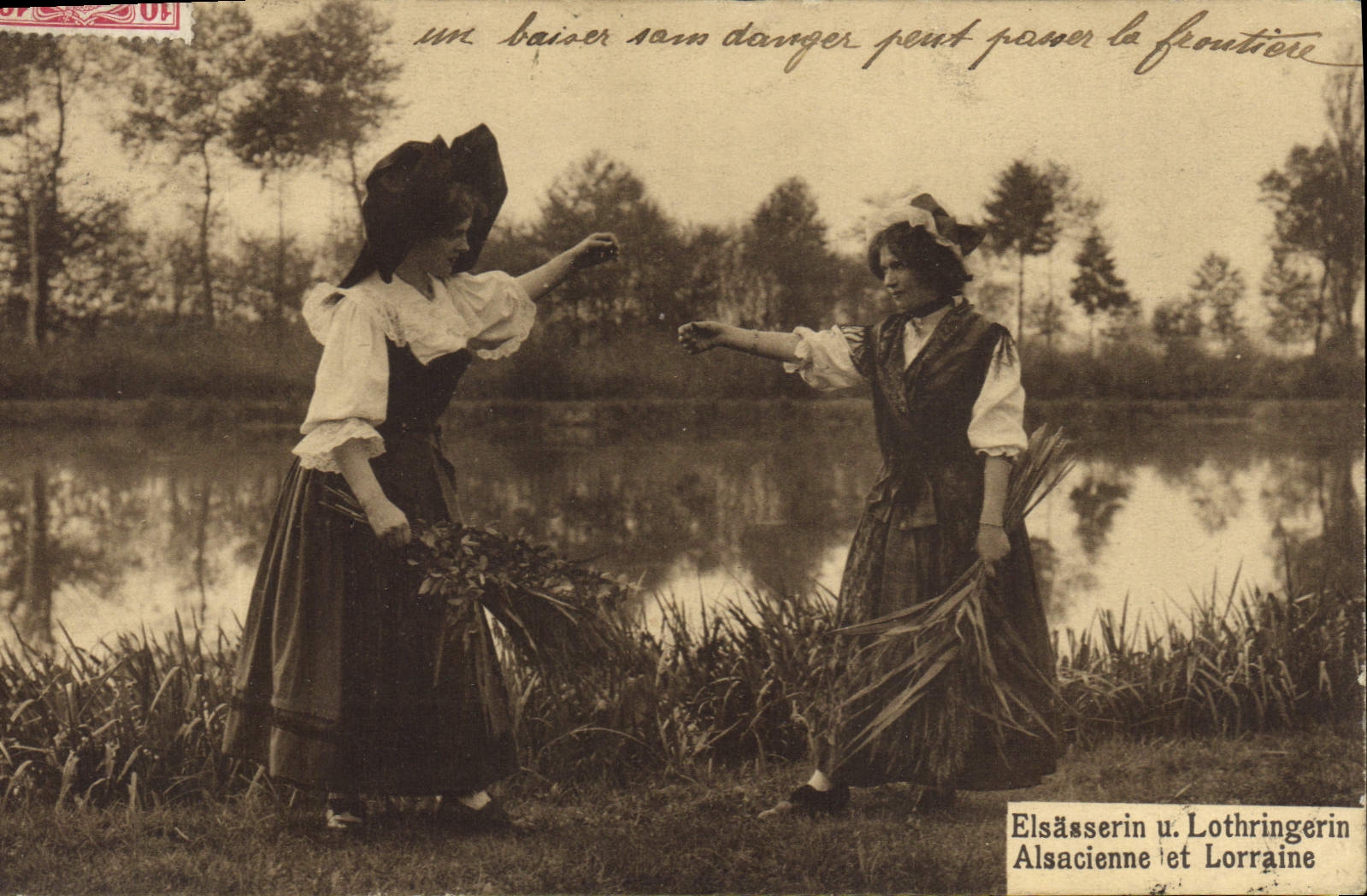 CPA Folklore Alsace Alsacienne et Lorraine