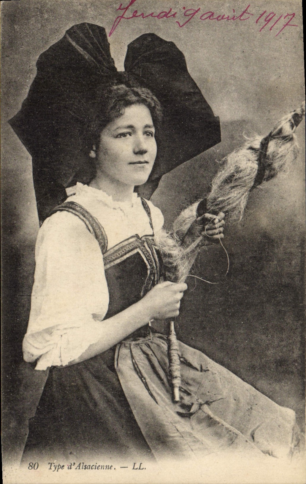 CPA Folklore Alsace Type d'Alsacienne 