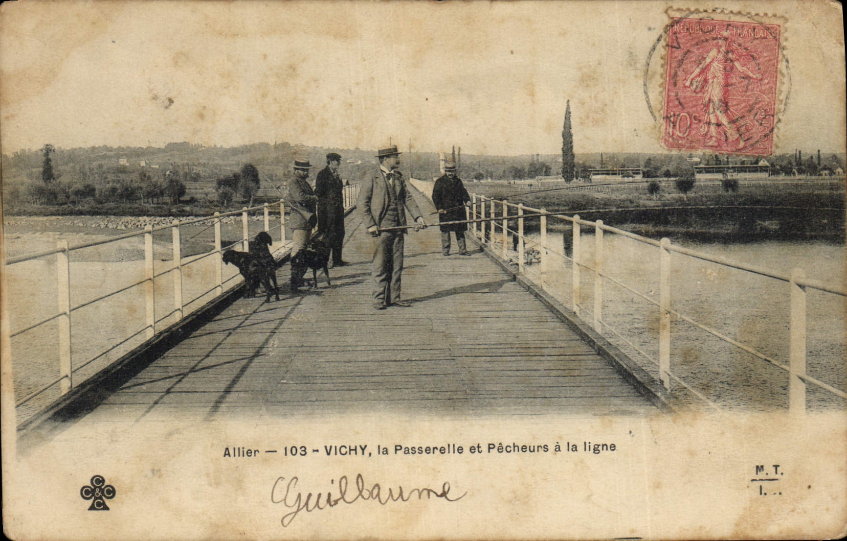 CPA Peche Pecheur Vichy La Passerelle et pecheurs a la ligne