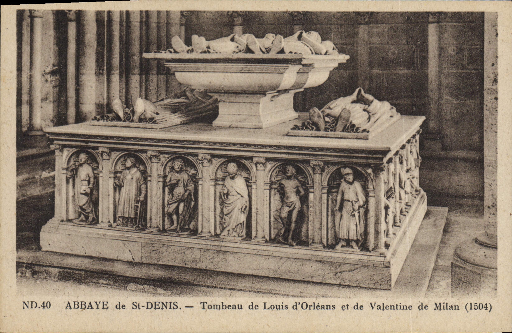 CPA Mort Abbaye de St Denis Tombeau de Louis d'Orleans et de Valentine de milan