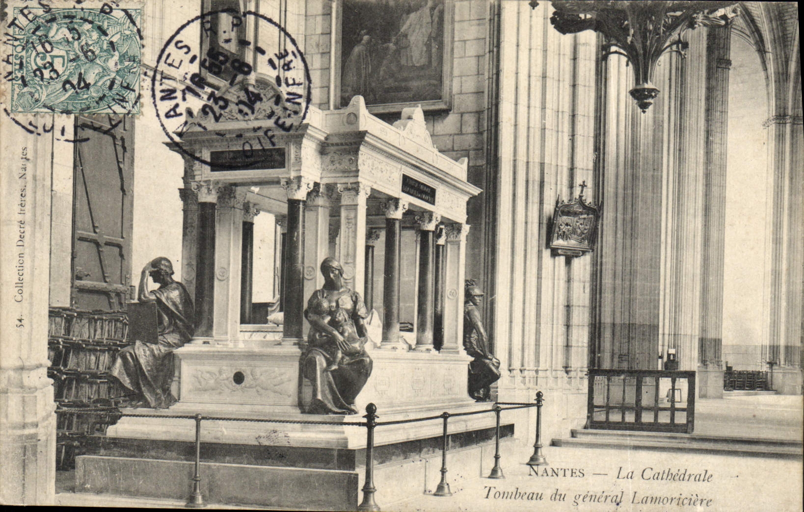 CPA Mort Nantes La cathedrale Tombeau du general Lamoriciere