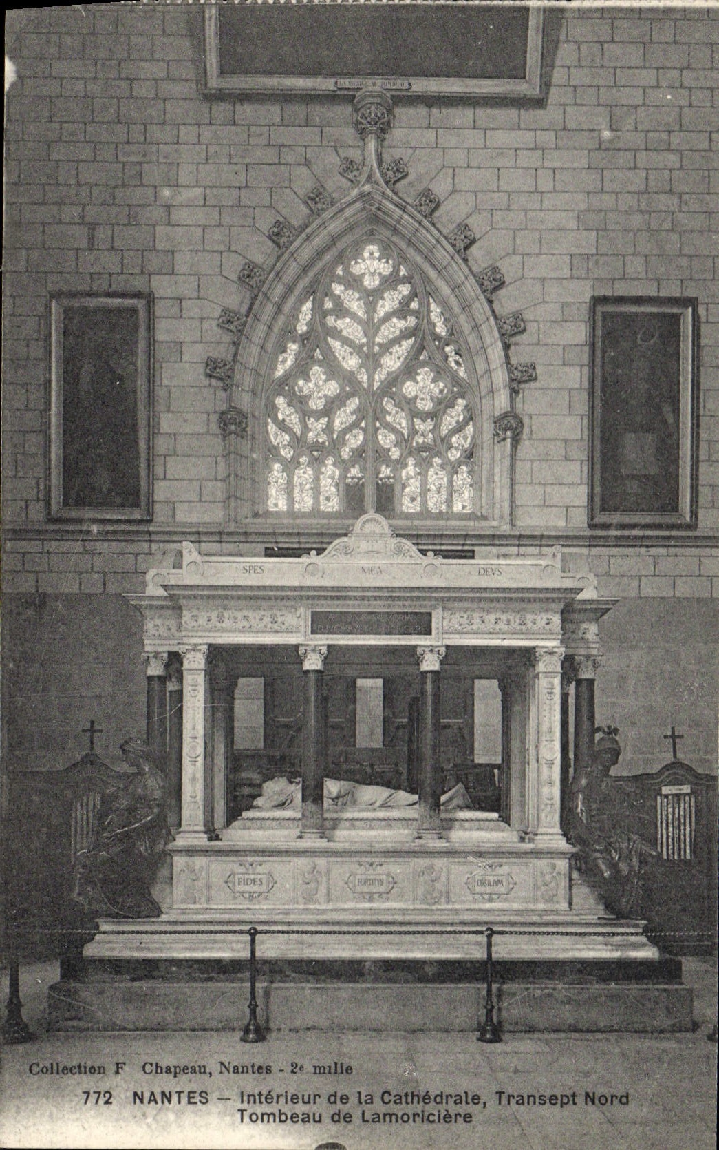 CPA Mort Nantes Interieur de la cathedrale Transept Nord Tombeau de Lamoriciere