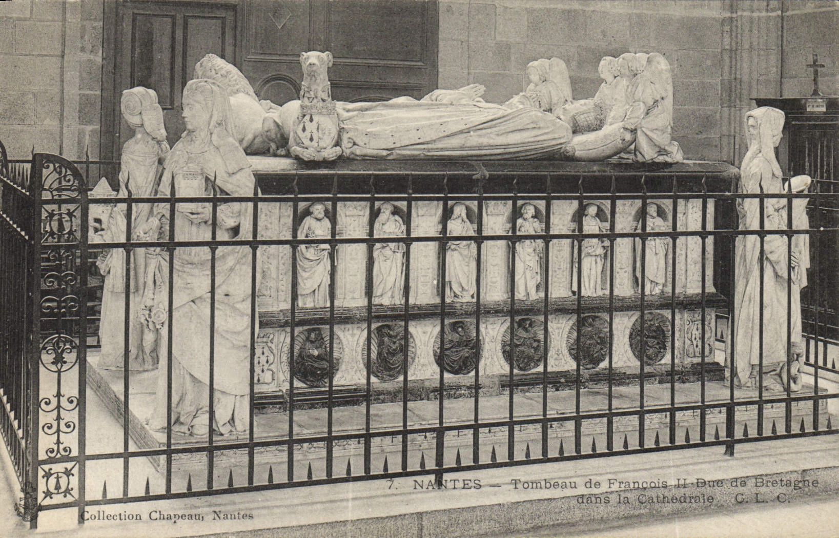 CPA Mort Nantes Tombeau de Francois II Duc de Bretagne dans la cathedrale
