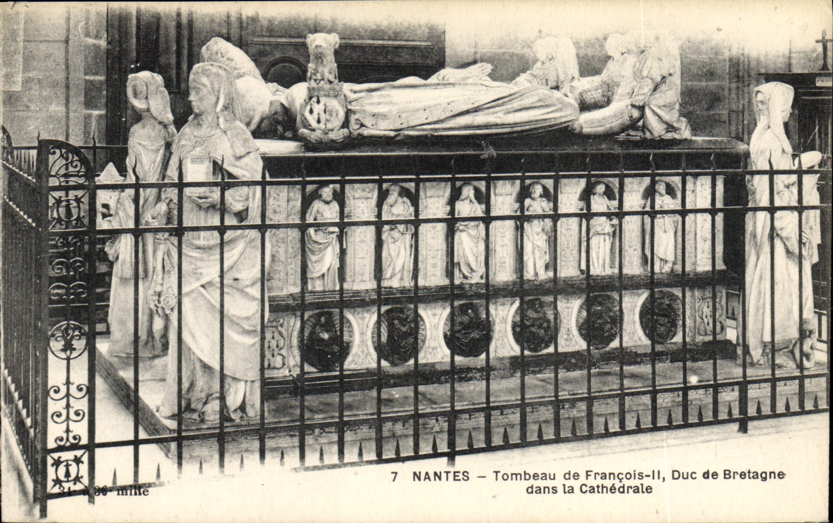 CPA Mort Nantes Tombeau de Francois II Duc de Bretagne dans la cathedrale