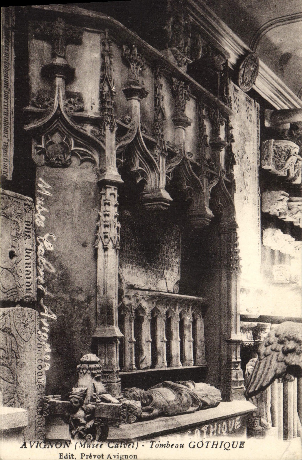 CPA Mort Avignon Tombeau gothique 