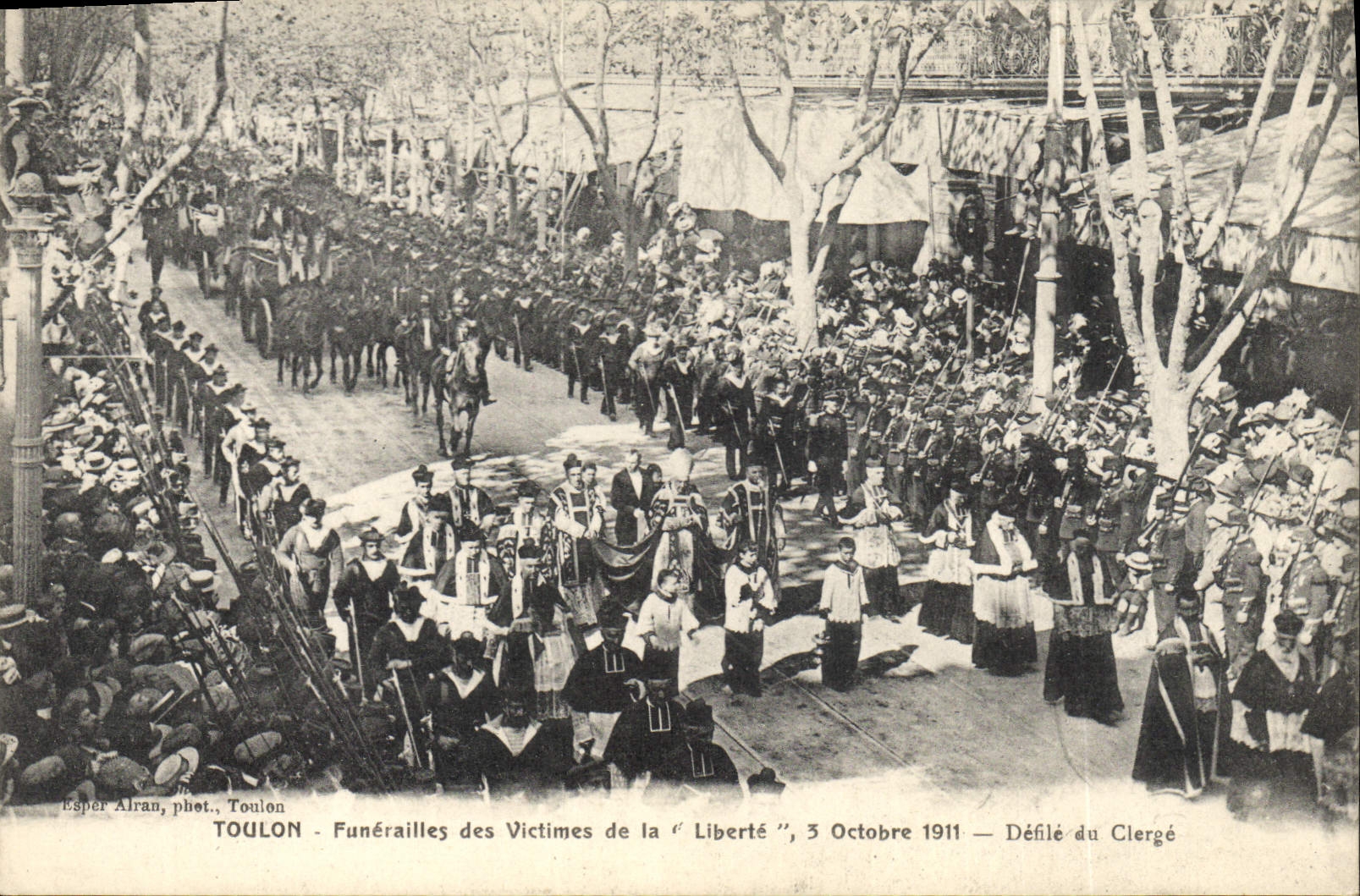 Vintage Postcard Dead Toulon Funeral of the victims of the Freedom Ravelled of the clergy