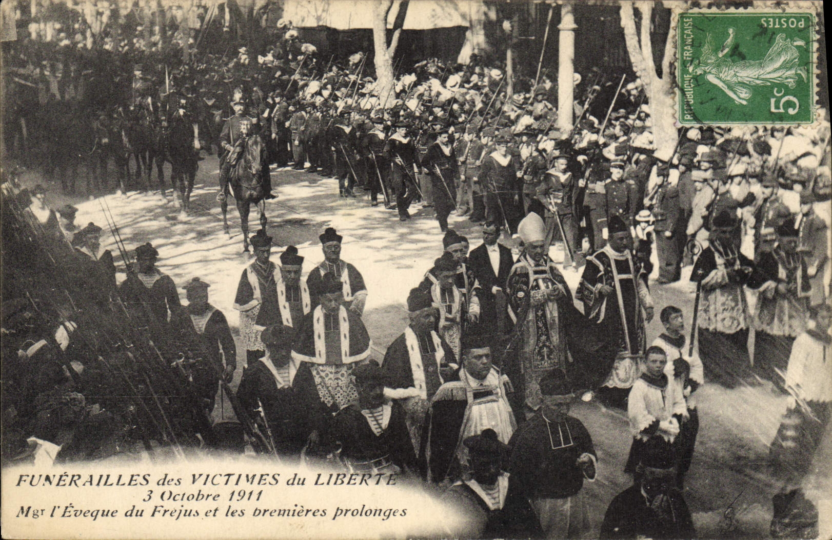 CPA Mort Funerailles des victimes du Liberte Mgr l'Eveque du Frejus et les dernieres prolonges