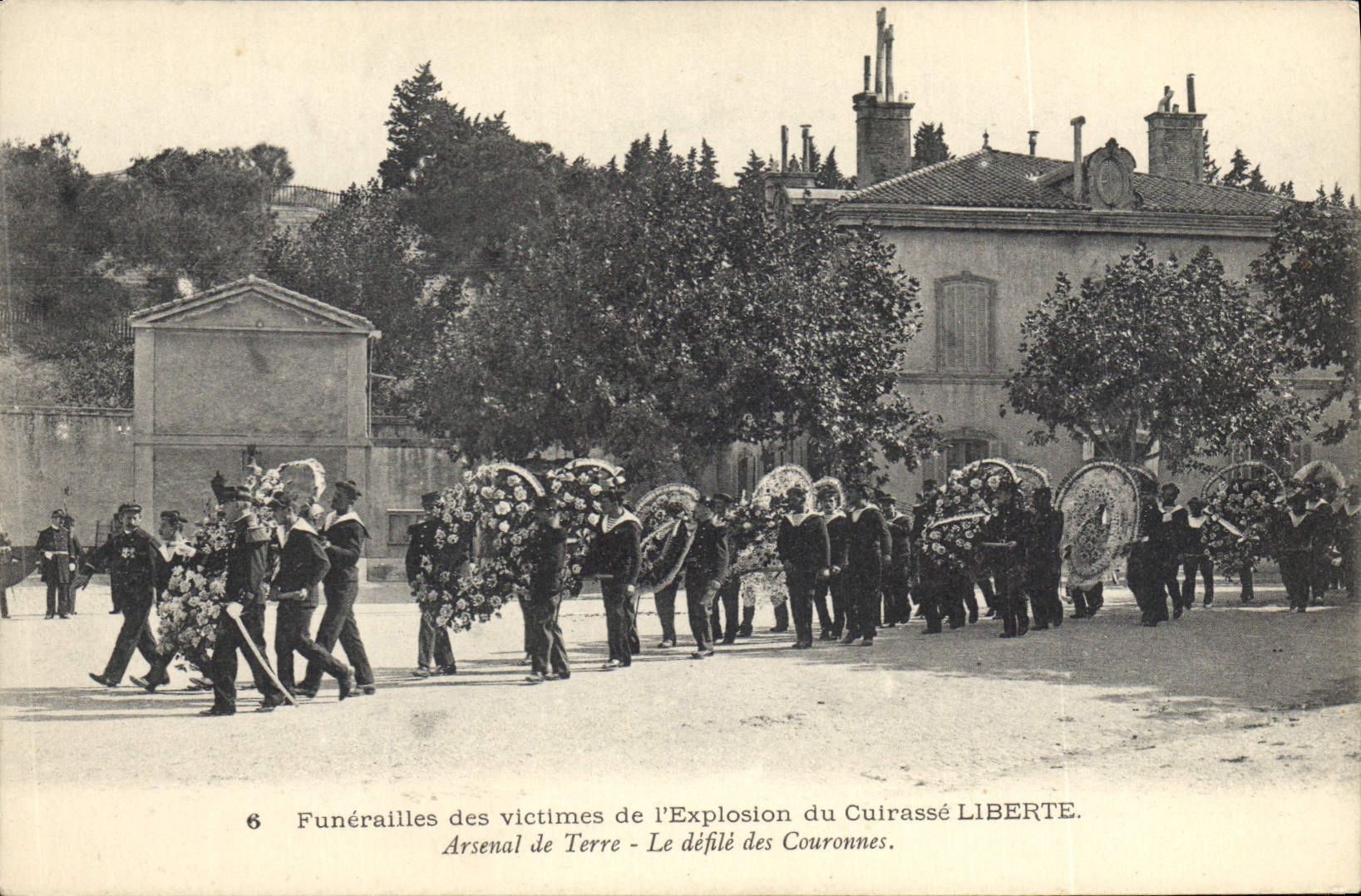 Vintage Postcard Dead Funeral of the victims of the explosion of the armor Freedom Arsenal of ground the procession of the crowns