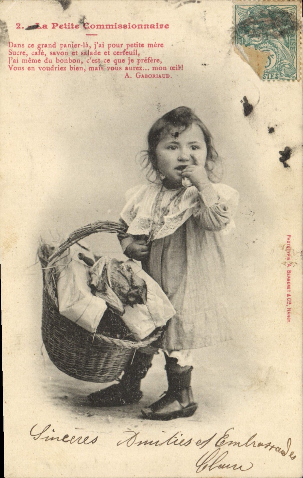 CPA Fantaisie Enfant La petite commissionnaire