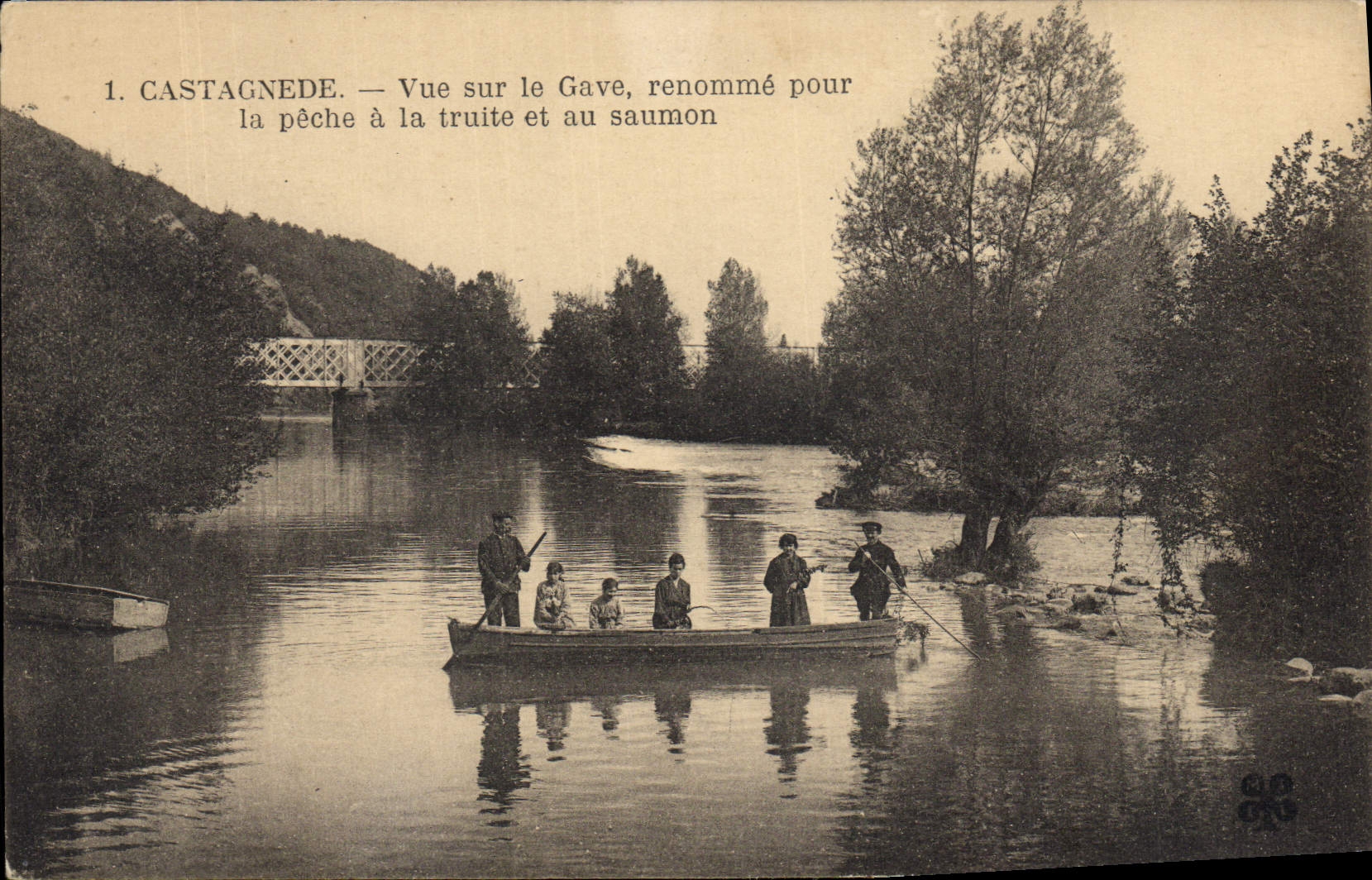 CPA Peche Pecheur Castagnede Vue sur le Gave renomme pour la peche a la truite et au saumon