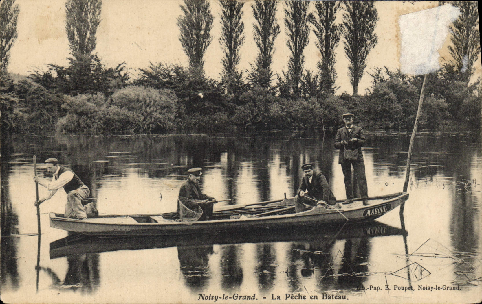 CPA Peche Pecheur Noisy le Grand la peche en bateau
