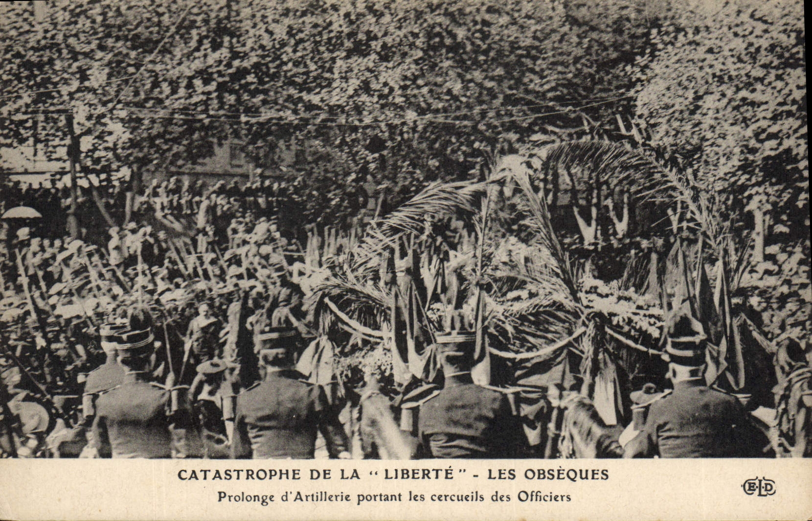 CPA Catastrophe de la Liberte Les obseques Prolonge d'artillerie portant les cercueils des officiers