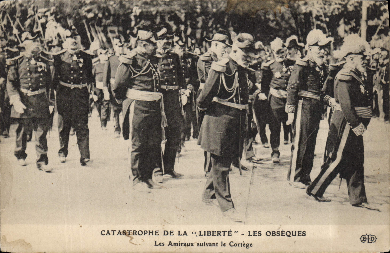 Postal Catástrofe de la Libertad los entierros los almirantes según la comitiva