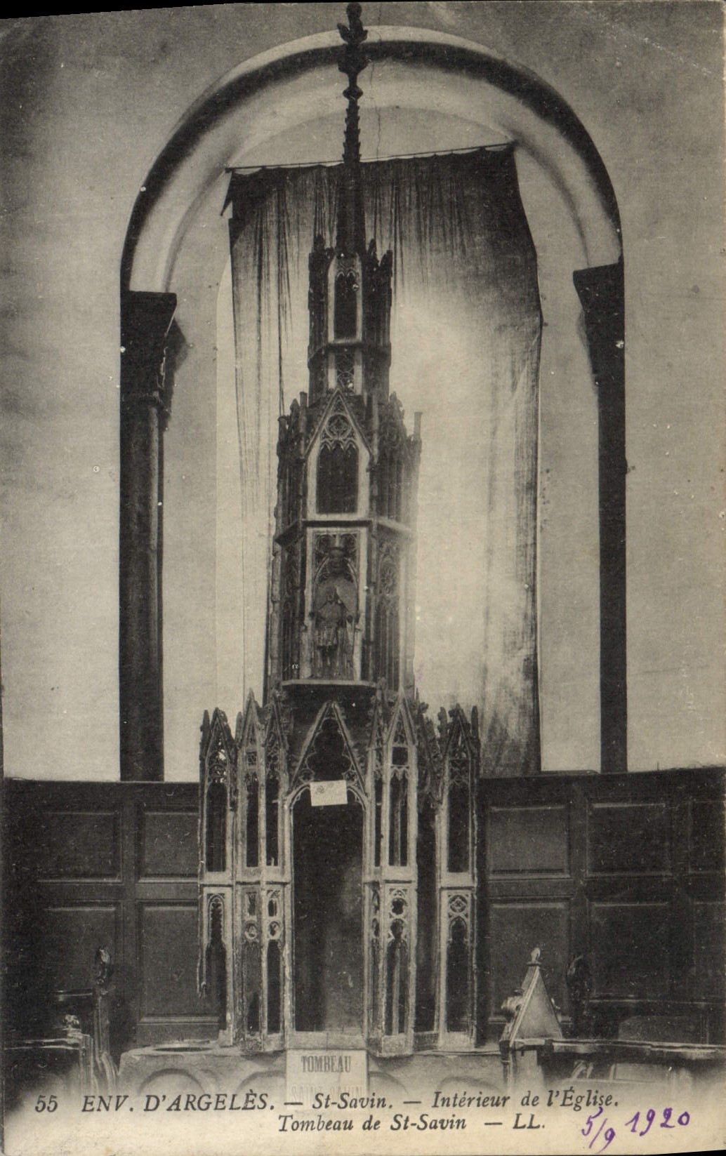 CPA Environs d'Argeles St SAvin Interieur de l'eglise Tombeau de St Savin