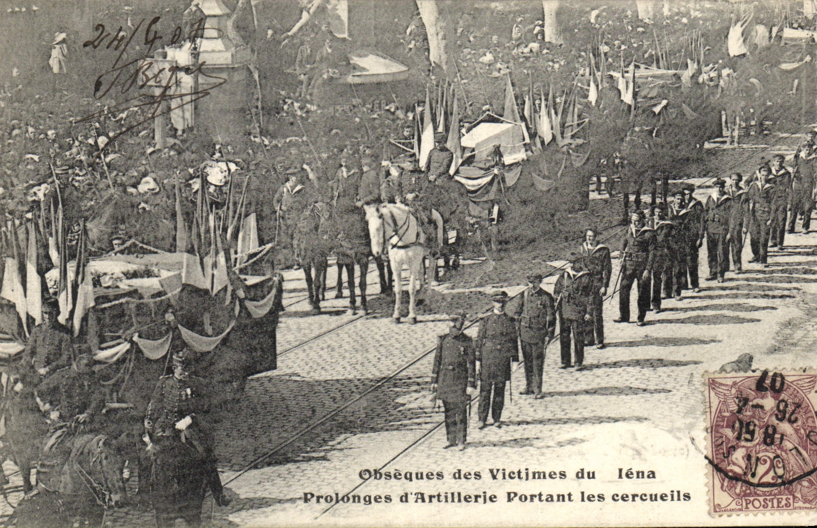 CPA Obseques des victimes du Iena Prolonges d'artillerie portant les cercueils