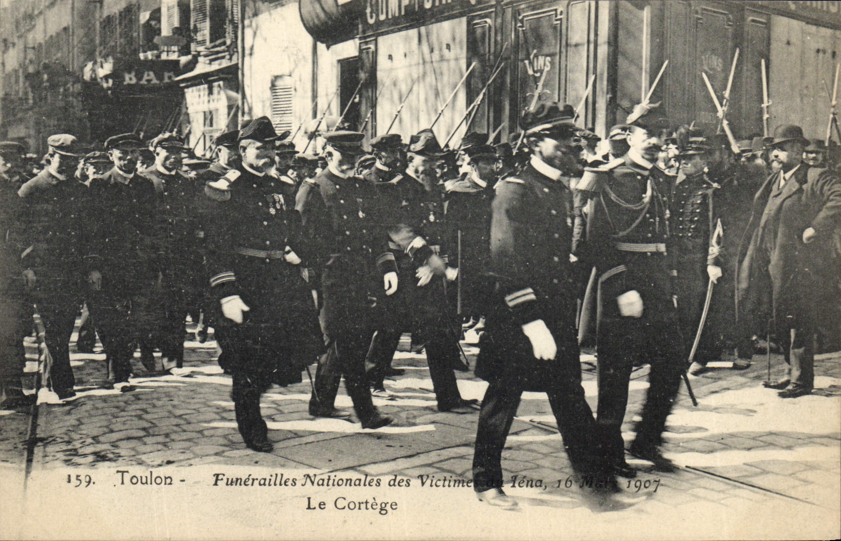 CPA Toulon Funerailles nationales des victimes du Iena Le cortege