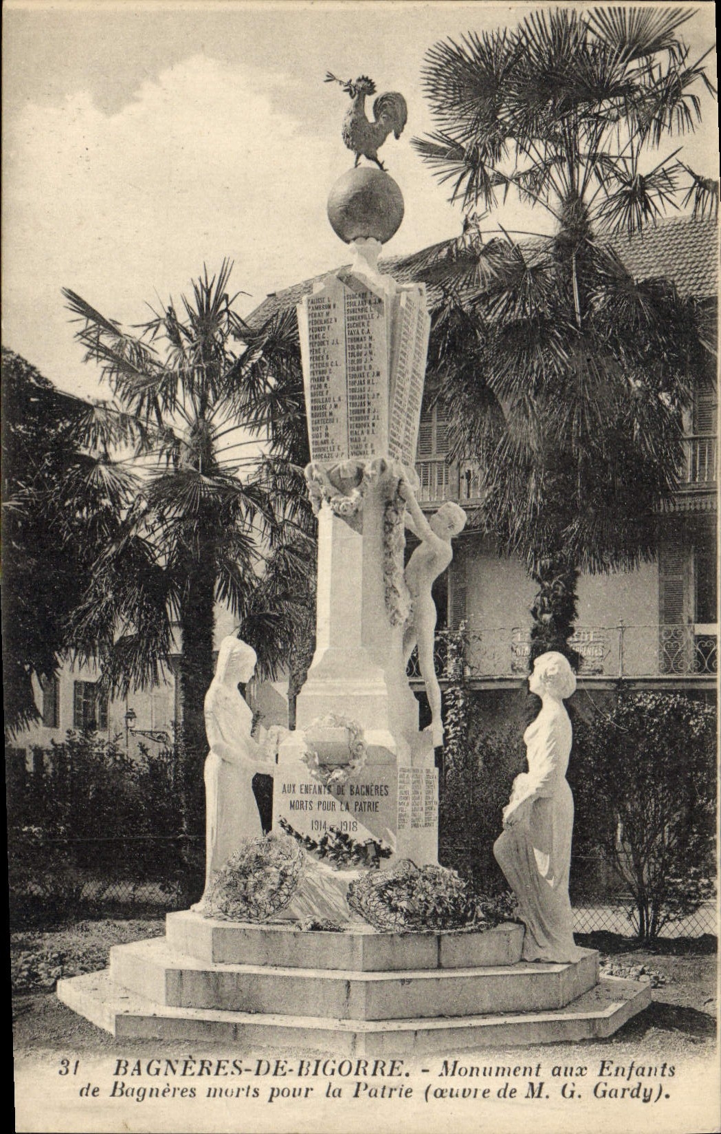 Postal Gallo Gallina Bagneres de Bigorre Monumento a los niños de Bagneres muertos para la Patria