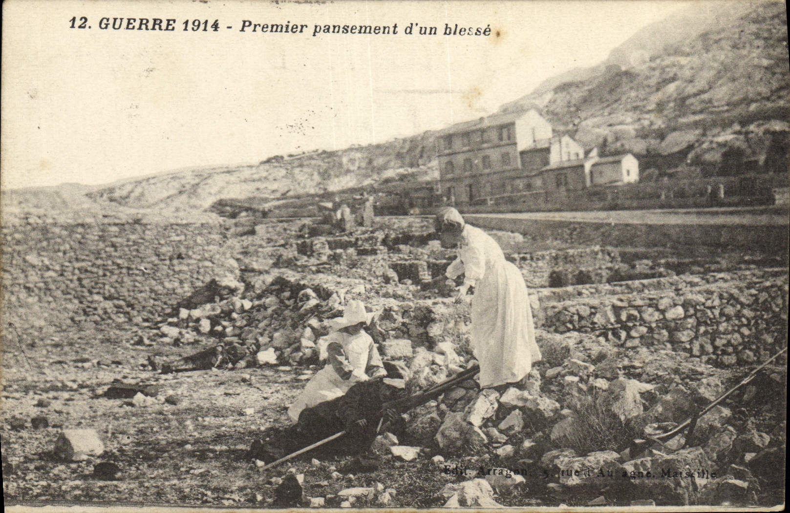 Vintage Postcard Sante Militaria First bandage of one wounds Infirmiere