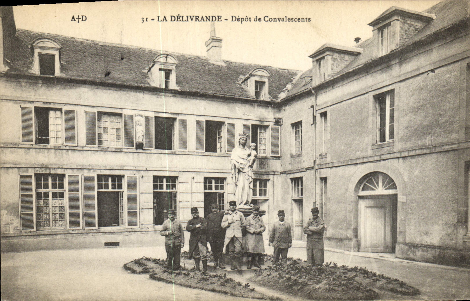 Vintage Postcard Militaria Health Delivrande Deposit of convalescents