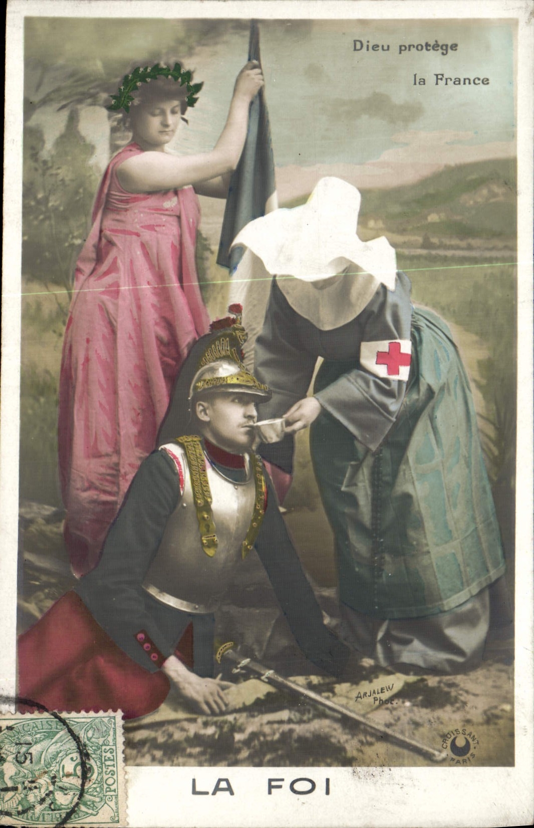 CPA Sante Militaria Infirmiere Croix Rouge