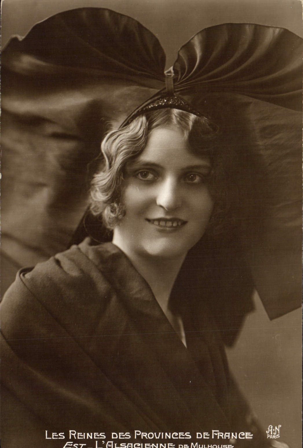 CPA Folklore Alsace Les reines des provinces de France Est L'Alsacienne de Mulhouse 