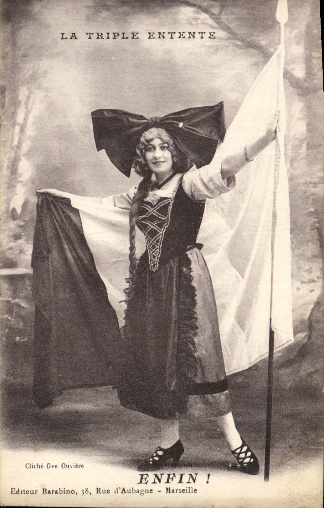 CPA Folklore Alsace La Triple entente Enfin