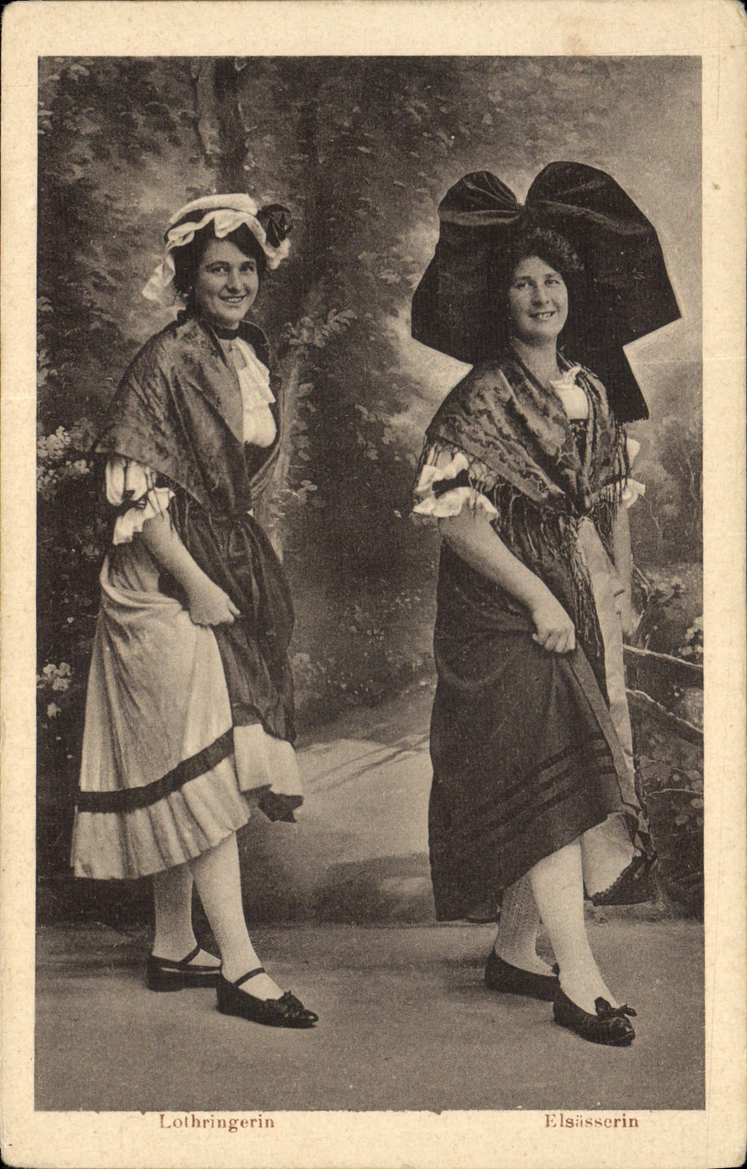 CPA Folklore Alsace Lothringerin Elsasserin