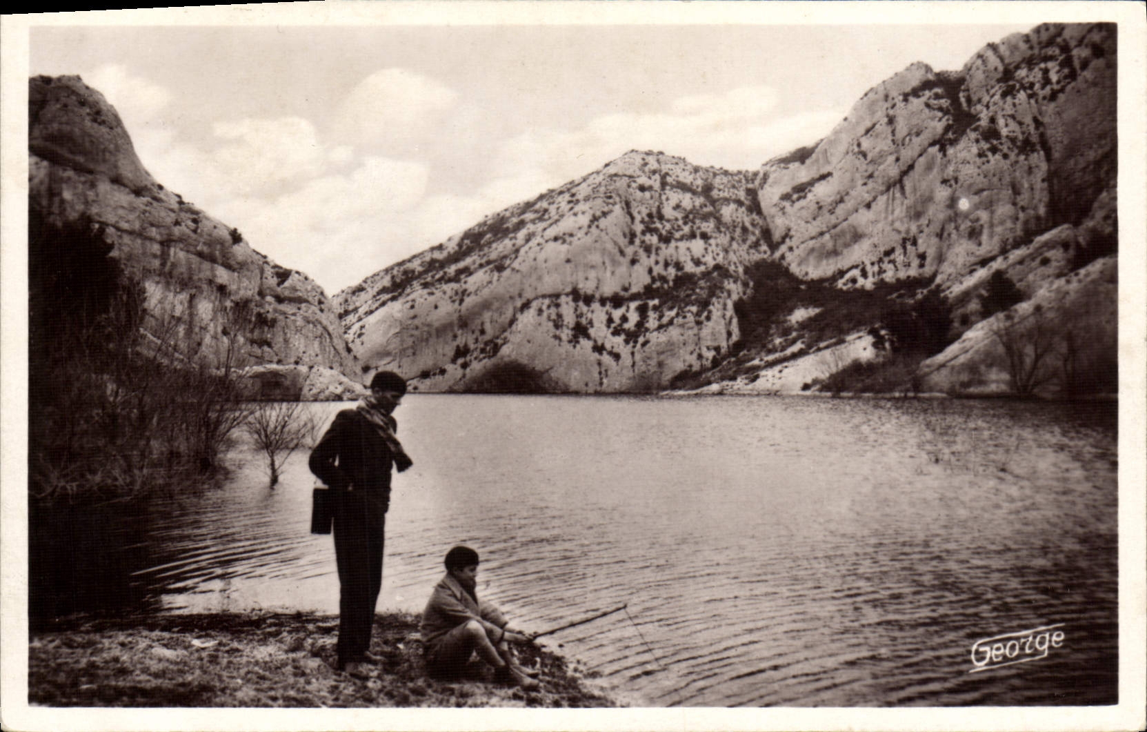Postal Pesca Pecador Saint Remy de Provence Vista de la presa