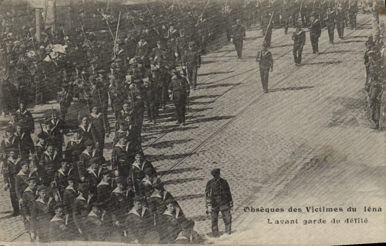 CPA Funerailles Obseques des victimes du Iena l'avant garde du defile