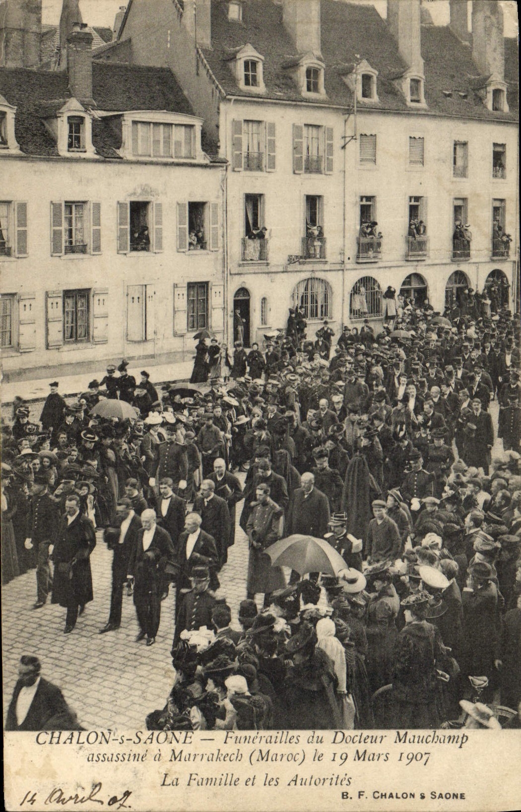 CPA Funerailles du docteur Mauchamp assassine a Marrakech Maroc La famille et les autorites Chalon sur Saone