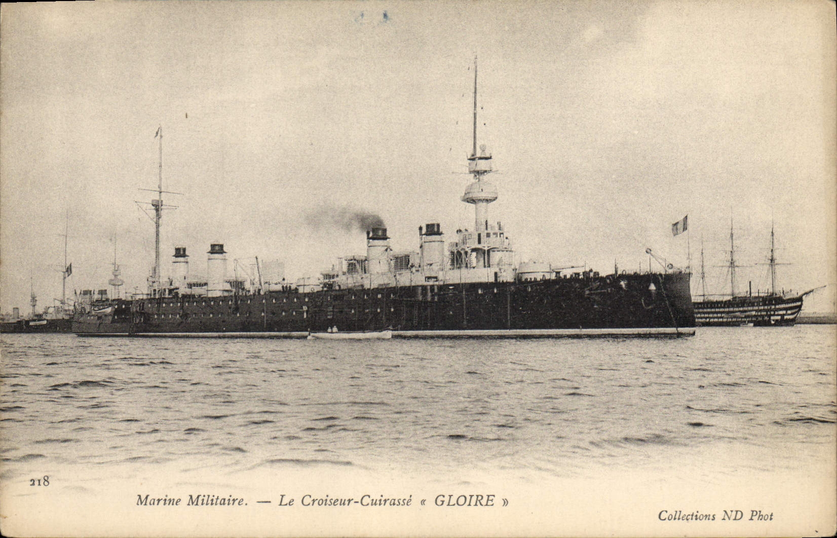 CPA Bateau Le croiseur cuirasse Gloire