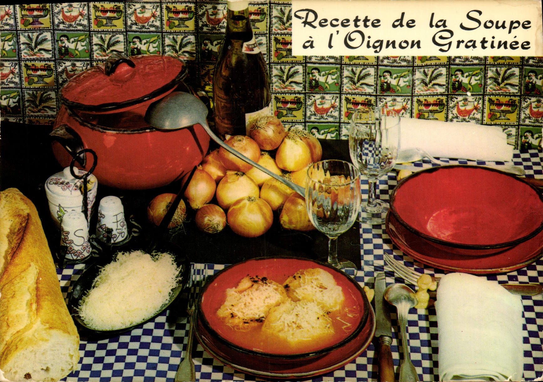 Postal Ingreso de la sopa tiene la cebolla sopa de cebolla gratinada