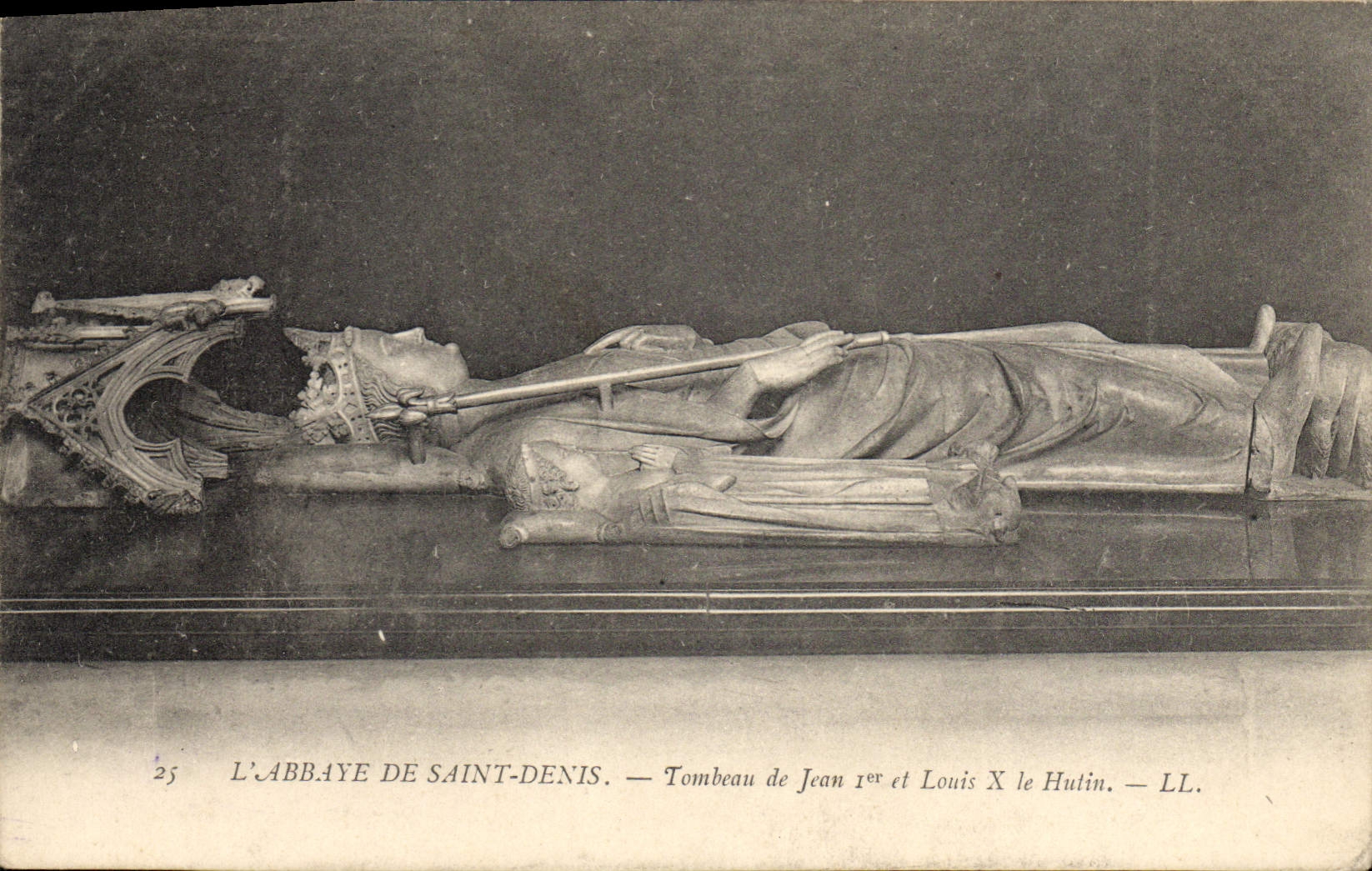 CPA Mort Abbaye de Saint Denis Tombeau de Jean 1er et Louis X le Hutin