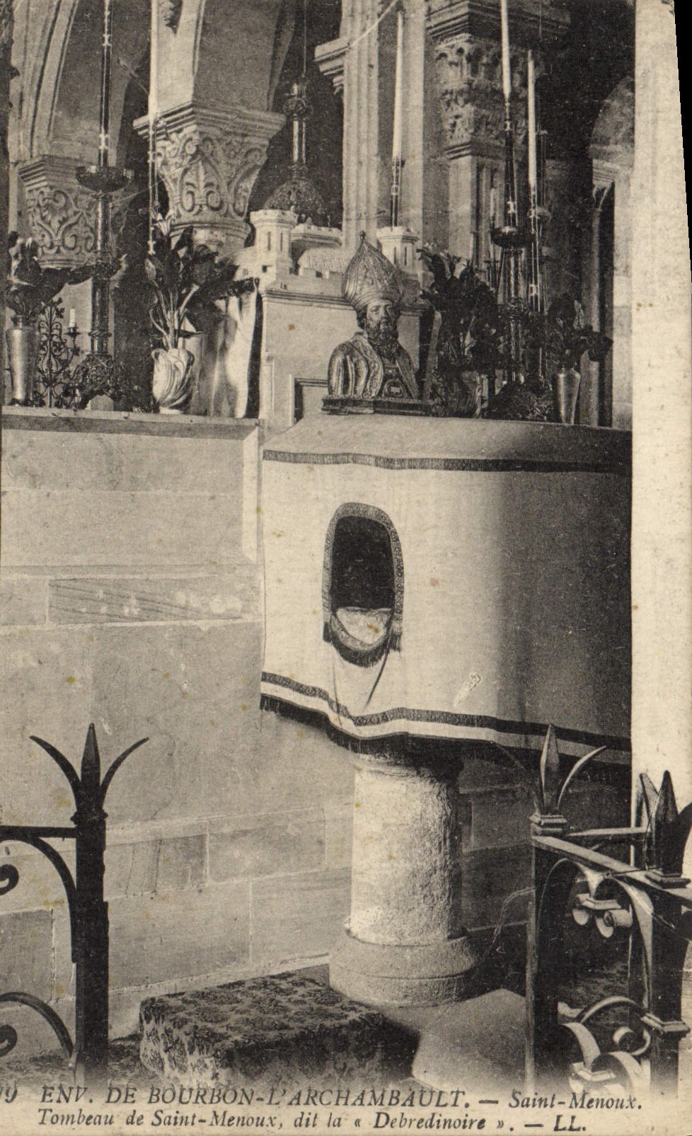Vintage Postcard Mort Surroundings of Bourbon Archambault Saint Menoux Tombeau of Menoux Saint says Debredinoire