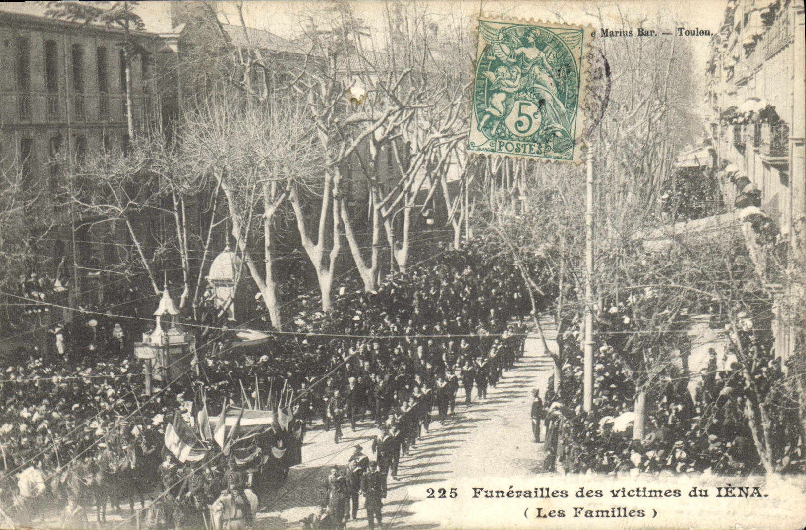 CPA Mort Funerailles des victimes du Iena Les familles