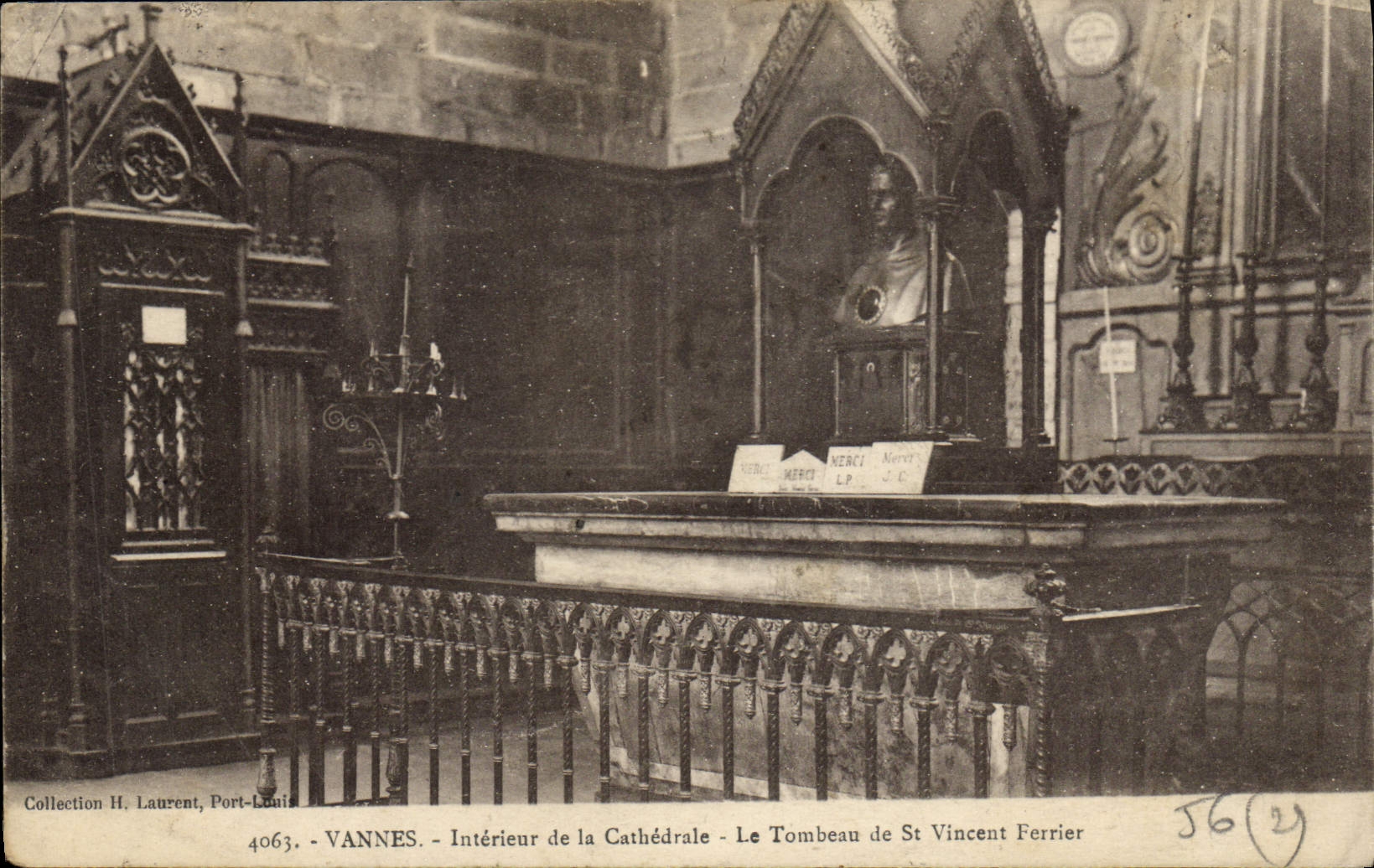 CPA Mort Vannes Interieur de la cathedrale le tombeau de St Vincent Ferrier