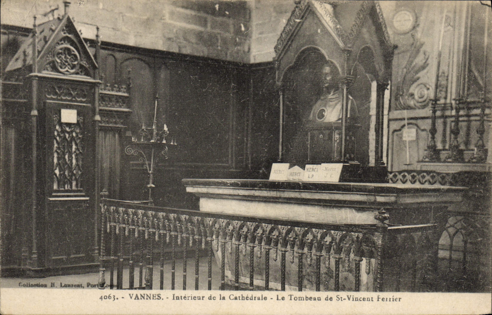 CPA Mort Vannes Interieur de la cathedrale Le tombeau de St Vincent Ferrier