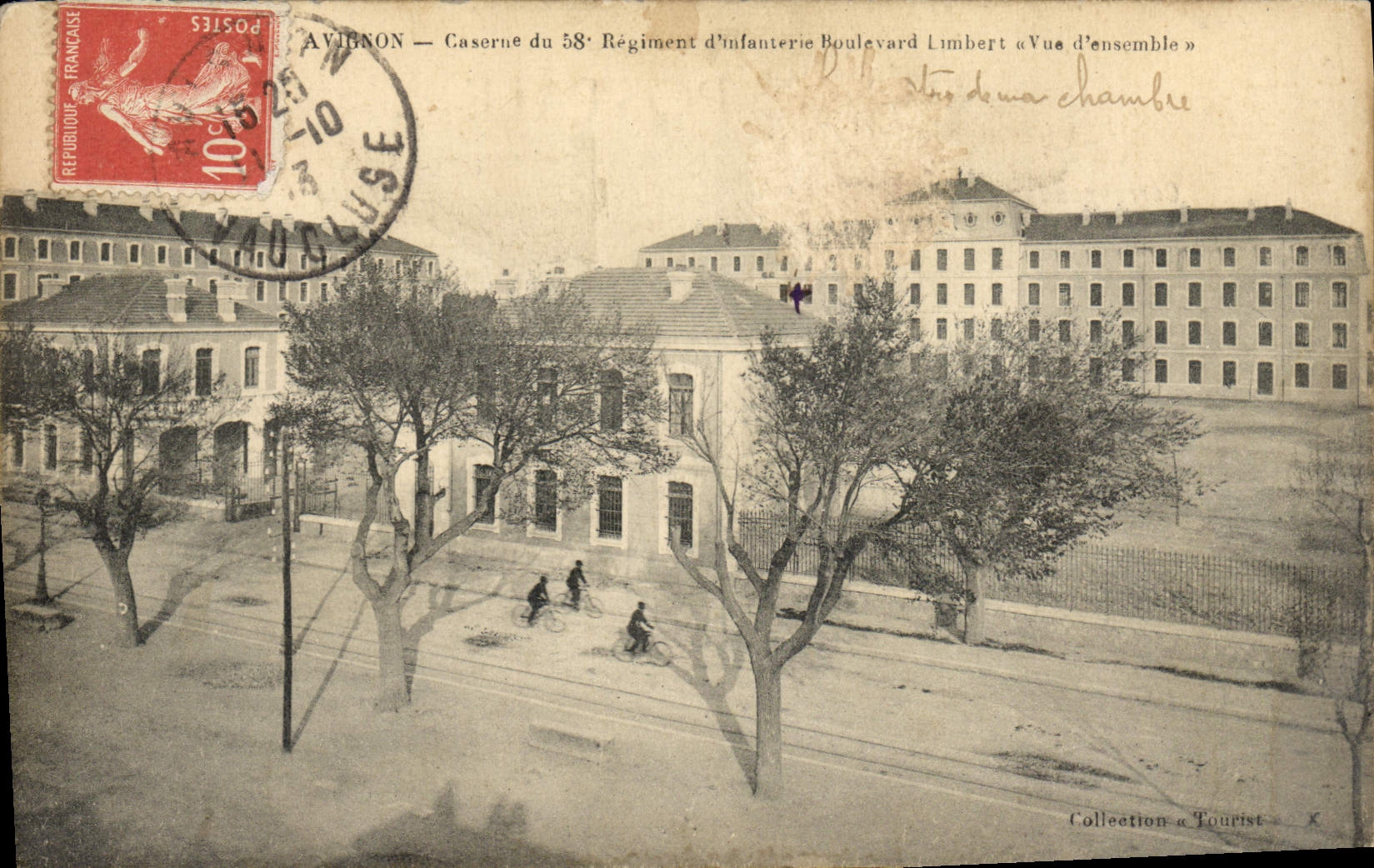 CPA Militaria Avignon Caserne du 58eme regiment d'infanterie Boulevard Lambert Vue d'ensemble