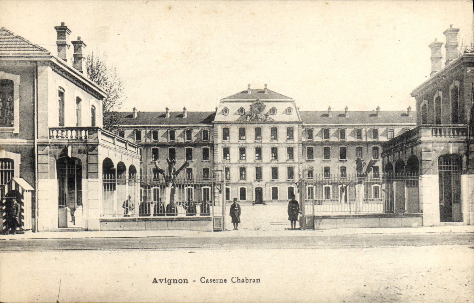 Vintage Postcard Militaria Avignon Quarters Chabran