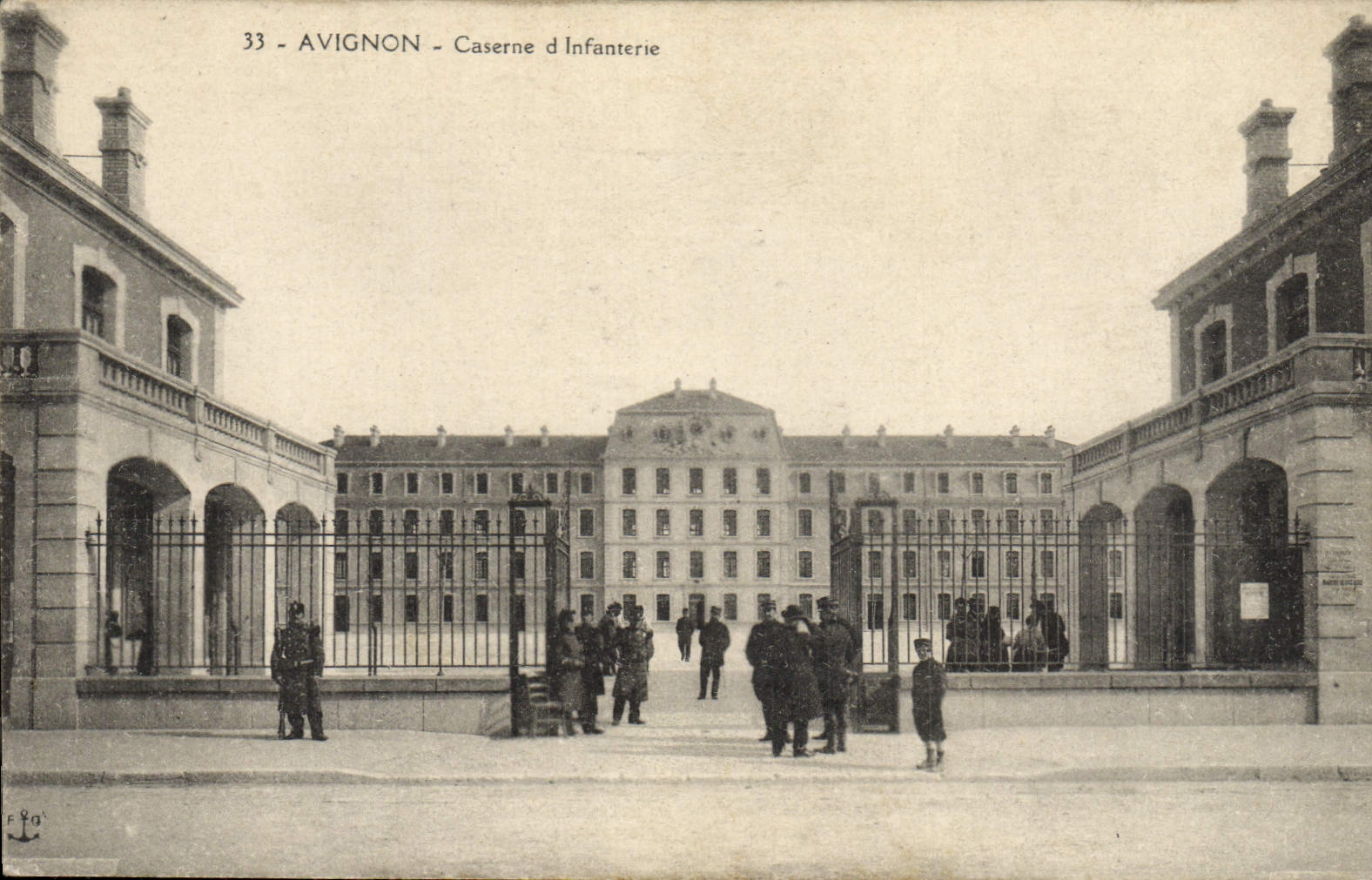 CPA Militaria Avignon Caserne d'infanterie