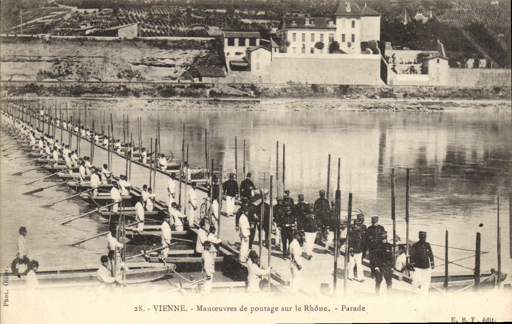 Postal Militaria Viena Maniobras de construcción de puentes sobre la Ródano Desfile
