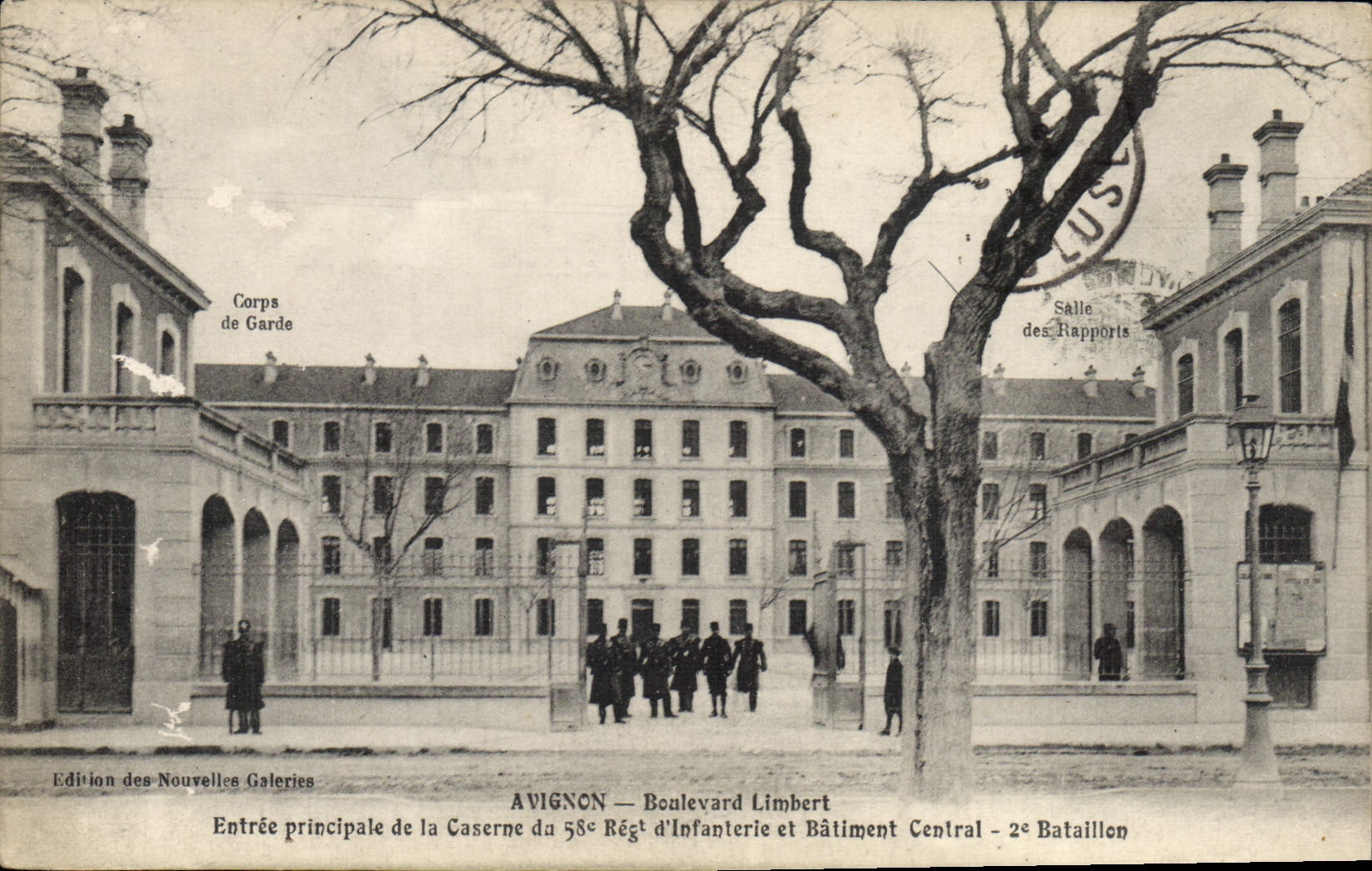 CPA Militaria Avignon Boulevard Limbert Entree principale de la caserne du 58eme regiment d'infanterie 