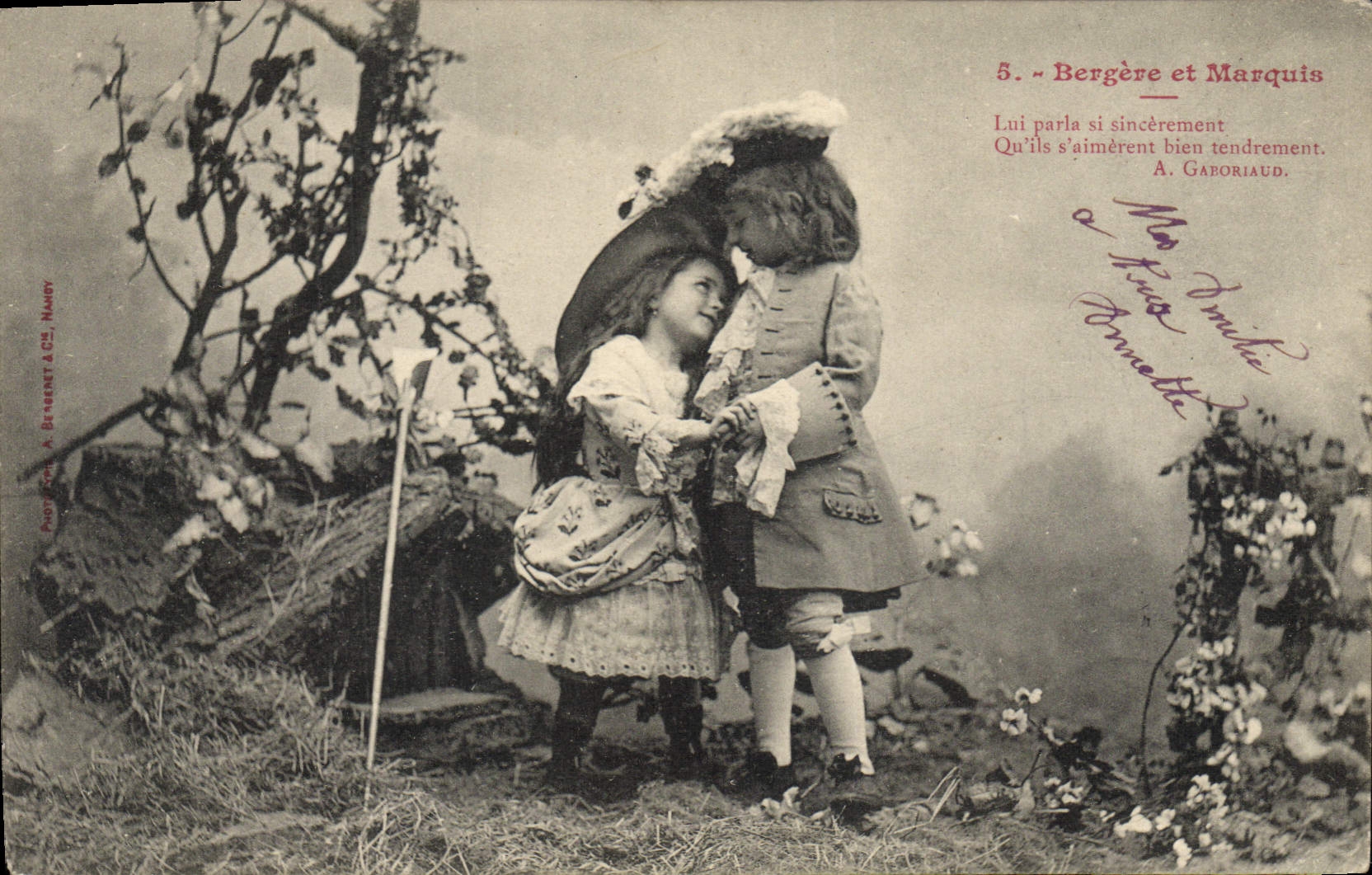 CPA Fantaisie Enfants Bergere et Marquis 