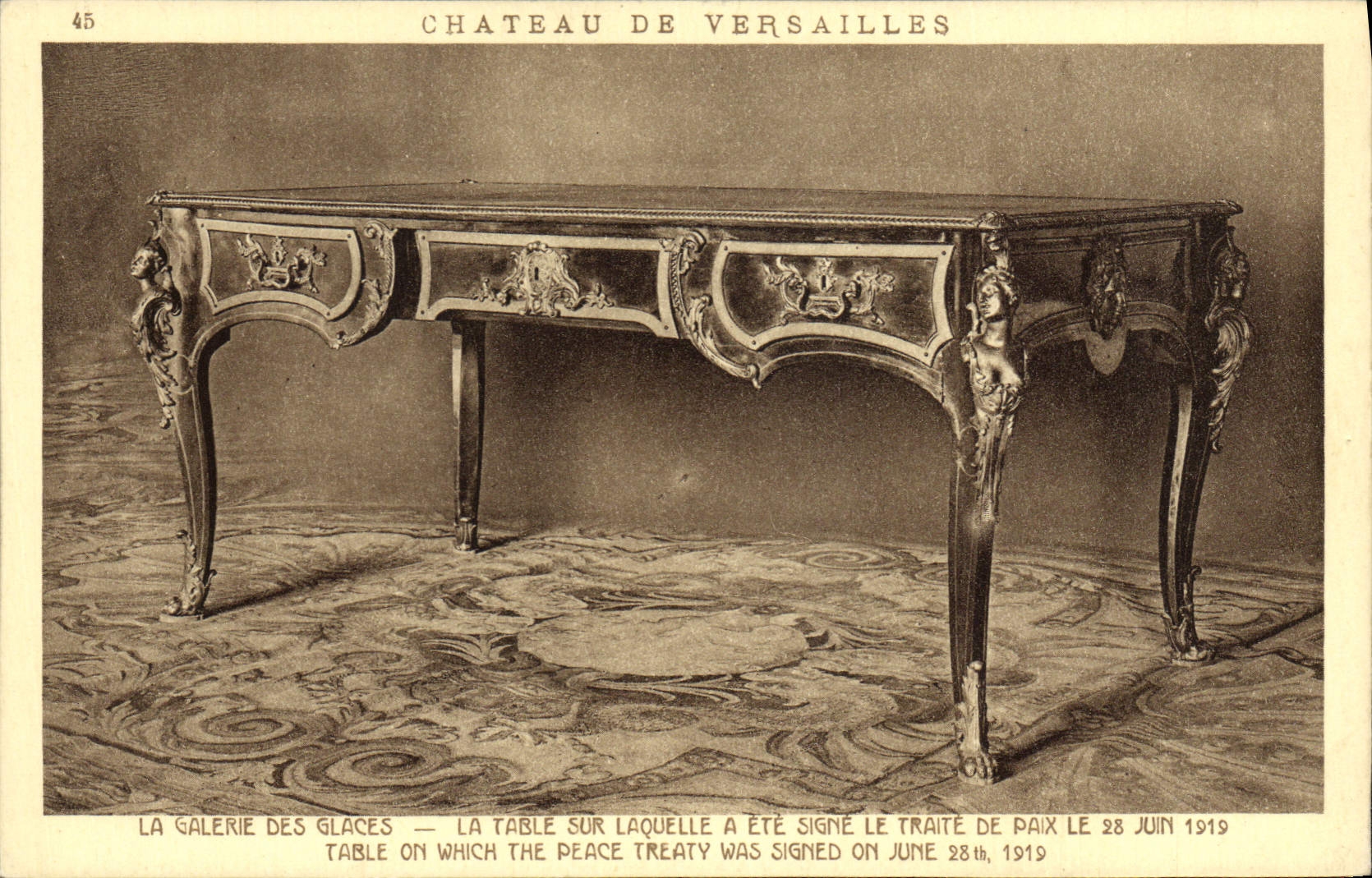CPA Chateau de Versailles La galerie des glaces Table Traite de Versailles